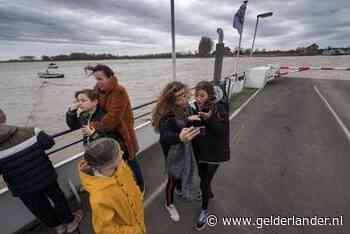 Veerpont tussen Wageningen en Opheusden vanmiddag aan de ketting: ‘Je moet het gevaar niet opzoeken’