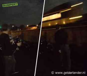 Jongen (18) gooit bierflesje tegen rijdende trein in Staphorst: arrestatie dankzij Dumpert-video