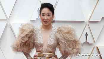 Oscar night begins with downpour over red carpet