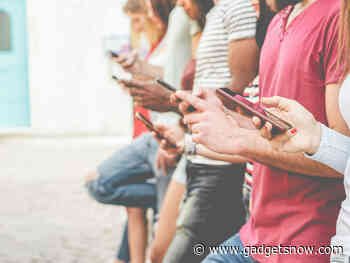 Excess smartphone, social media use linked to suicide risk: Study