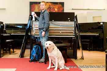 Blinde Robert (23) wil beiaardier worden: ‘Ik droom van een eigen toren, en dan elke week spelen’