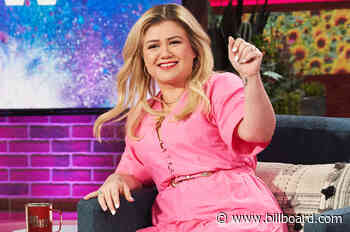 Kelly Clarkson's Toxic' Britney Spears Cover Was Oh So Sweet: Watch