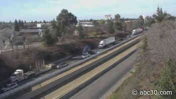 2 crashes cause traffic back-up on Highway 99 in Madera
