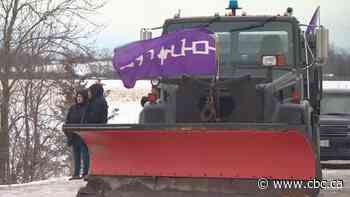 Mohawk protest continues to halt rail traffic on the Toronto-to-Montreal corridor