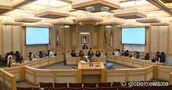Saskatoon councillors mull idea of part-time vs. full-time pay