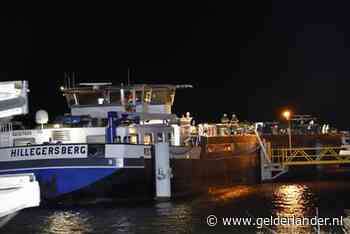 Schip met duwbakken in botsing met twee vrachtschepen op de Maas bij Sambeek