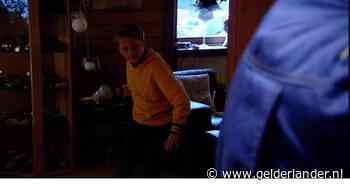 Familieavond eindigt in nachtmerrie: moeder in voet geschoten, zoontje (10) valt overvaller aan
