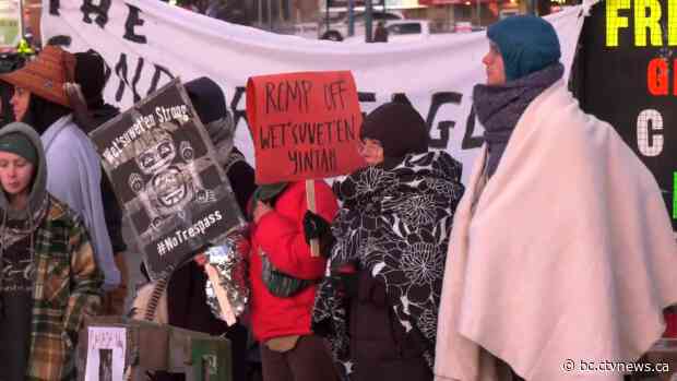 Protesters supporting Wet'suwet'en hereditary chiefs block major Vancouver intersection