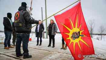 Police prepare to end Mohawk demonstration along railway