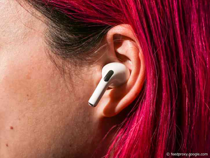 Apple's massively popular AirPods dominated the competition again in 2019 — and it doesn't look like that's changing anytime soon (AAPL)