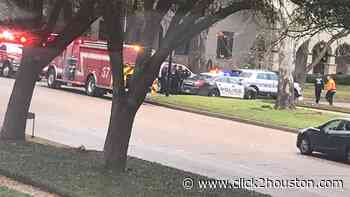 Houston cellphone store robbery ends with 3 arrests in West University Place - KPRC Click2Houston