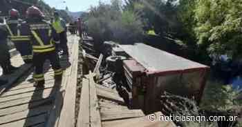 Camión de gran porte cayó del viejo puente del río Chimehuin - Noticias NQN