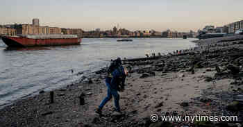 Mudlarks Scour the Thames to Uncover 2,000 Years of Secrets