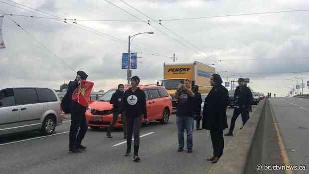 Granville Street Bridge reopened after pipeline protesters shut down crossing for several hours