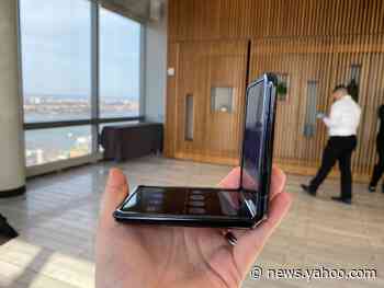 I only spent about 30 minutes with Samsung's new foldable flip phone, but I'm convinced Motorola should be worried