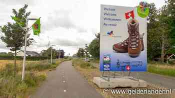 Lingewaard haalt top 10 van leukste taalvoutjes met ‘uitzwaaibord’ voor Vierdaagsewandelaars