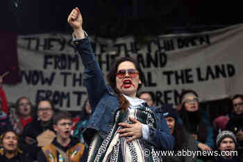 Canadians split over support of northern B.C. pipeline, Wet’suwet’en protesters