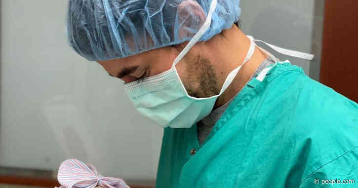 It's a Girl! Enrique Iglesias and Anna Kournikova Welcome a Daughter: 'My Sunshine'