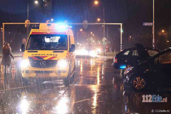 Veel schade bij aanrijding in stromende regen op kruispunt in Ede