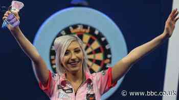 Premier League Darts: Fallon Sherrock draws with Glen Durrant on Premier League debut