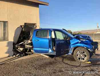 Kingman driver crashes through business, mailboxes after medical episode - KOLD