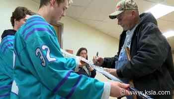 KSLA Salutes: Shreveport Mudbugs visit Overton Brooks VA Medical Center - KSLA