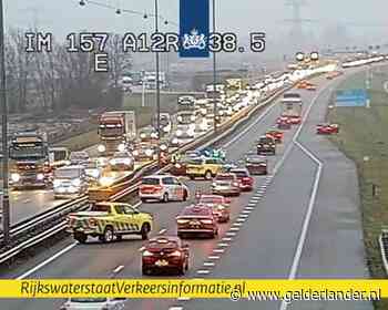 Auto's botsen op elkaar op A12 bij Duiven: vertraging vanaf Arnhem-Noord neemt af