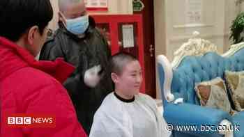 Coronavirus outbreak: Chinese medics shave heads
