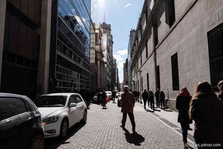 BlackRock, Fidelity Form Argentina Bondholder Group Ahead of Talks