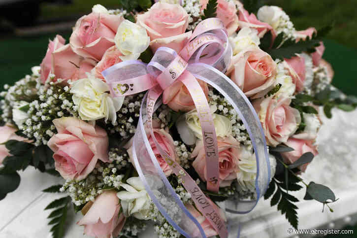 Funeral homes with online price lists charge 30% less, analysis says