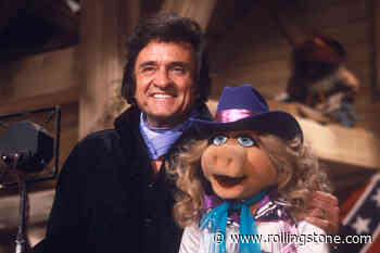 Flashback: Johnny Cash Flirts With Miss Piggy, Harmonizes with the Muppets