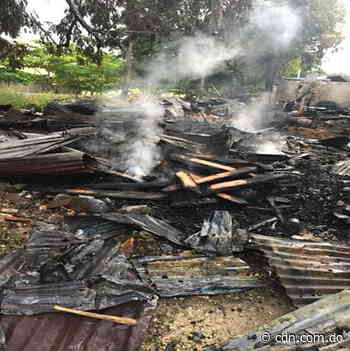 Incendio afecta tres viviendas en Hato Mayor - CDN