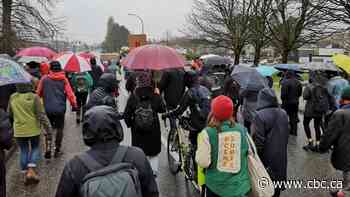 Supporters of Wet'suwet'en hereditary chiefs block CN railway in East Vancouver