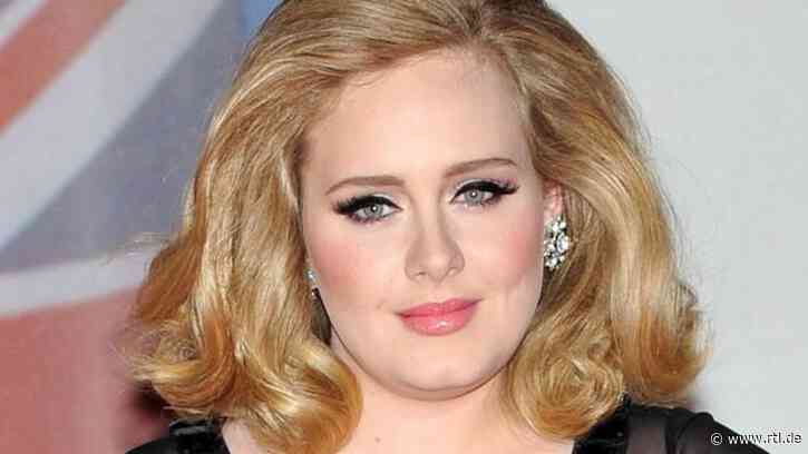 Immer dünner! Adele präsentiert ihre Mini-Taille im engen Leo-Dress - RTL Online