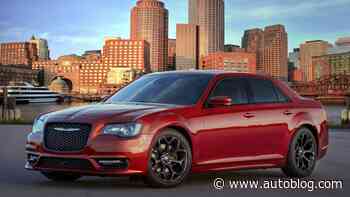 2020 Chrysler 300 gets new colors, a new package, and new prices