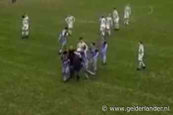 Scheidsrechter slaat trainer OVC bloedneus bij jeugdduel tegen Spero in Elst