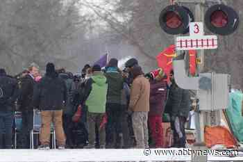 VIDEO: Minister reports ‘modest progress’ after blockade talks with First Nation