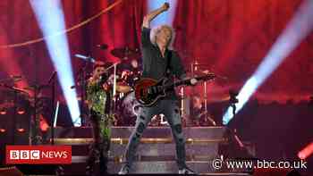 Queen reprise 22-minute Live Aid set at Fire Fight Australia concert