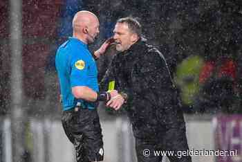 Van den Brom maakt gehakt van arbitrage en smijt met krachttermen