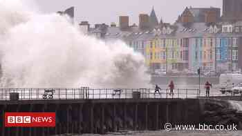 Storm Dennis brings heavy rain and flooding to Wales - BBC News
