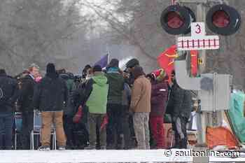 Federal Indigenous services minister meets First Nation at rail blockade