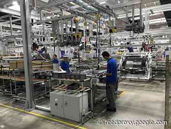 Wary auto industry returns to work in China