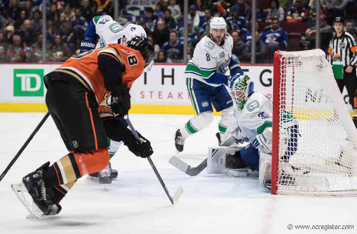 Adam Henrique, Derek Grant, John Gibson lead Ducks to win over Vancouver Canucks