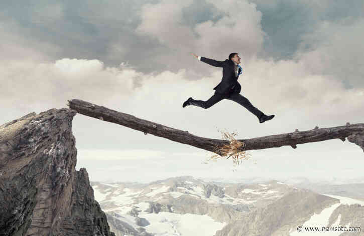 $9,000: Bitcoin Breakdown Might Be The Real Deal As Altcoins Plunge