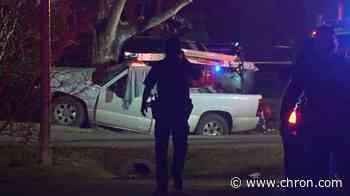 Man crashes truck into tree, dies after argument with family in southwest Houston