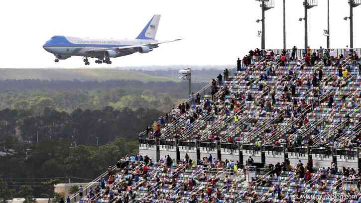 Trump buzzes crowd in Air Force One, takes limo lap at Daytona
