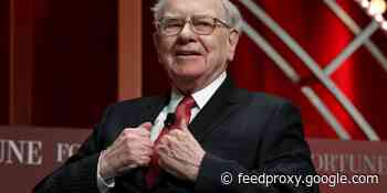Warren Buffett sold $800M of AAPL last quarter, remains biggest shareholder
