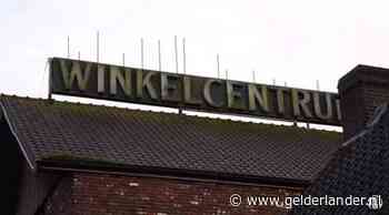 Vloggers vinden voor duizenden euro’s aan kleren in winkel die al tien jaar leegstaat: ‘Dit is superraar’