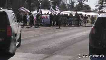 Canada-U.S. bridge blocked by Wet'suwet'en solidarity protest