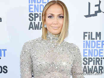 J.Lo 'relaxed and recharged' in teeny bikini - Toronto Sun